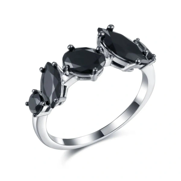 Серебряное кольцо со шпинелью