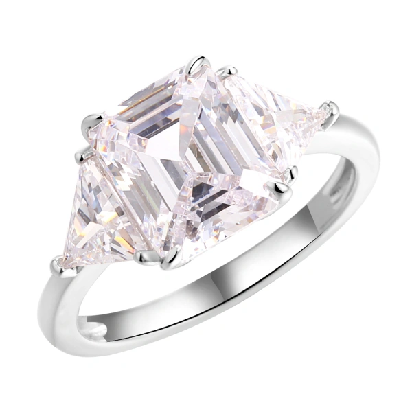 Серебряное кольцо с фианитом